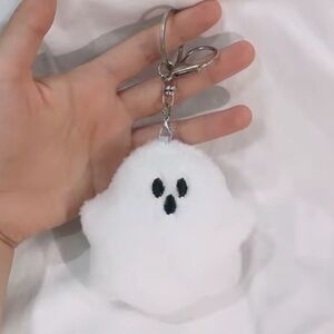 $4 Cute White Ghost Keychain~New~$4 WHEN BUNDLED WITH 3 OR MORE ITEMS
